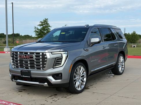 Used 2026 GMC Yukon Denali w/ Denali Reserve Package AWD/4WD image 3