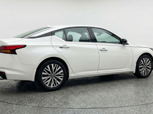 Used 2025 Nissan Altima 2.5 SV image 9