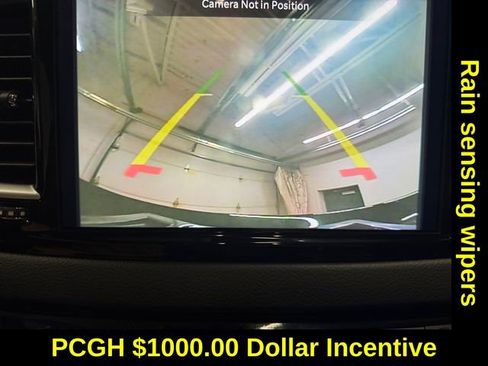 Used 2024 Chrysler Pacifica Touring-L image 15