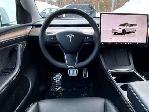 Used 2023 Tesla Model Y Performance image 5