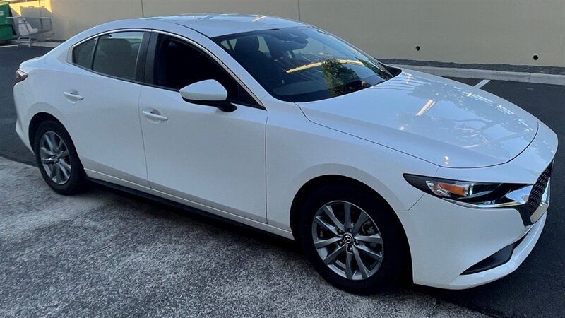 Used 2020 MAZDA MAZDA3 Sedan FWD image 4