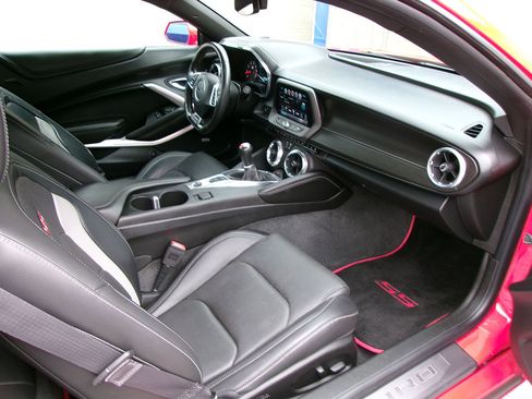 Used 2017 Chevrolet Camaro SS image 10