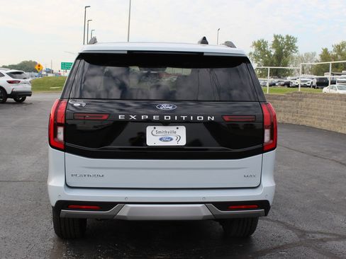 New 2025 Ford Expedition Max Platinum w/ Driver's Package image 4