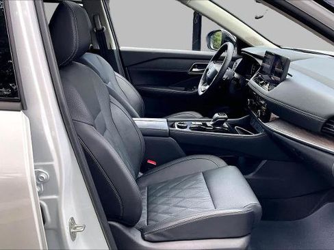 Certified 2026 Nissan Rogue Platinum w/ Platinum Premium Package AWD/4WD image 9