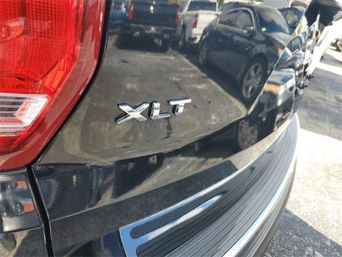 Used 2018 Ford Explorer XLT w/ Equipment Group 202A image 7