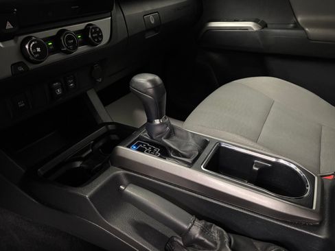 Used 2018 Toyota Tacoma SR5 RWD image 20