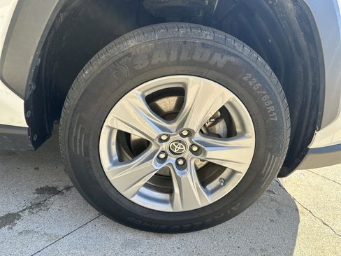 Used 2022 Toyota RAV4 LE AWD/4WD image 34