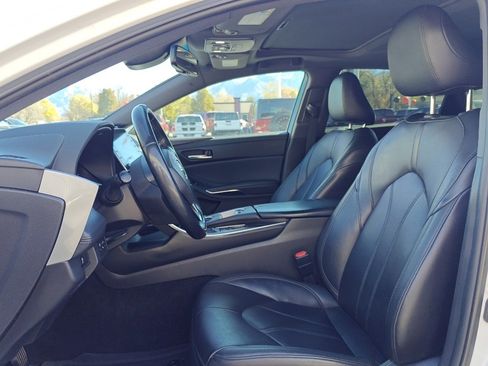 Used 2020 Toyota Avalon XLE image 10