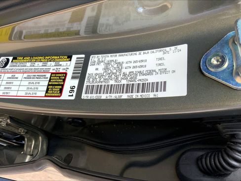 Used 2024 Toyota Tacoma Limited w/ Limited Package (LT) AWD/4WD image 33