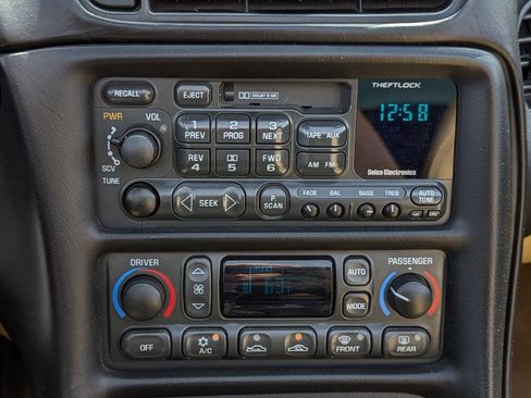 Used 2002 Chevrolet Corvette Coupe w/ Preferred Equipment Group2 RWD image 25