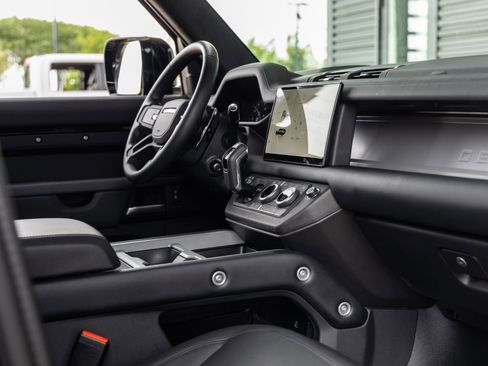 Used 2025 Land Rover Defender 130 V8 AWD/4WD image 42