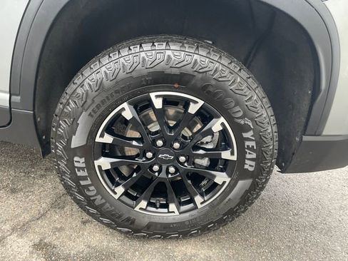 Used 2025 Chevrolet Traverse Z71 image 19