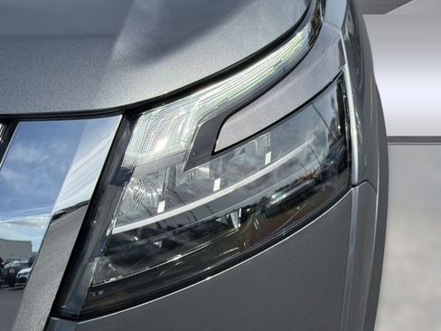 Used 2025 Nissan Pathfinder SV FWD image 11