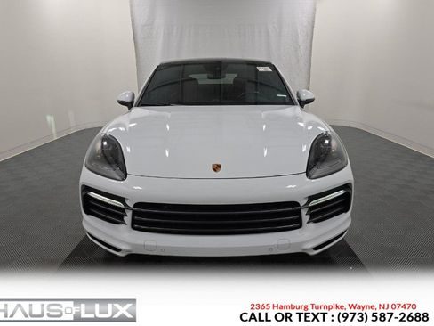 Used 2022 Porsche Cayenne Platinum Edition AWD/4WD image 2