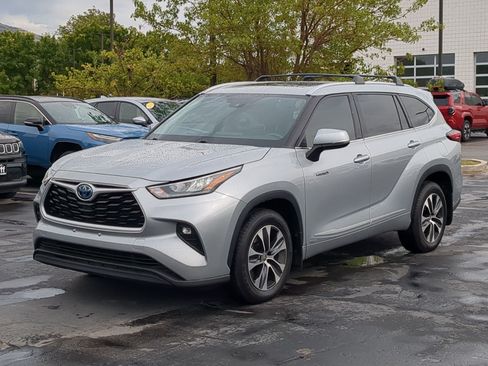 Used 2020 Toyota Highlander XLE AWD/4WD image 10