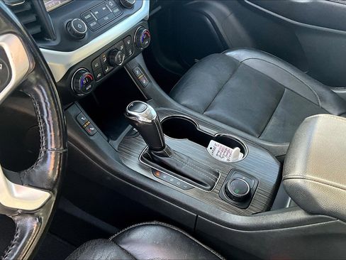 Used 2018 GMC Acadia SLT image 15