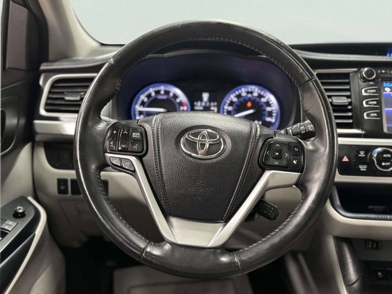 Used 2014 Toyota Highlander XLE AWD/4WD image 31