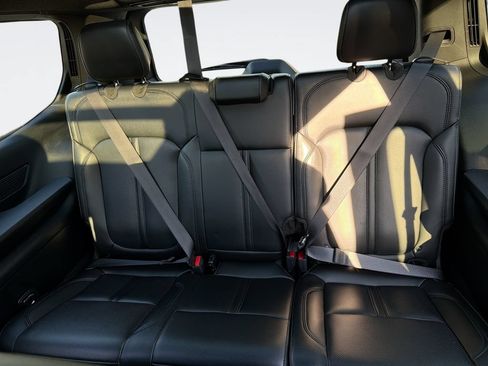 Used 2023 Jeep Wagoneer 4WD w/ Premium Group I image 26