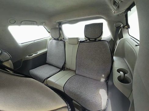 Used 2011 Toyota Sienna XLE image 14