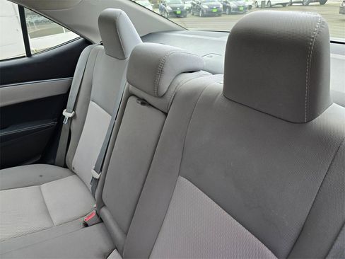 Used 2015 Toyota Corolla LE image 17