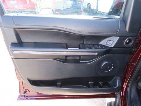 Used 2021 Ford Expedition XLT image 27