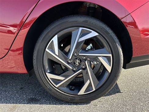 New 2025 Hyundai Elantra Limited image 19