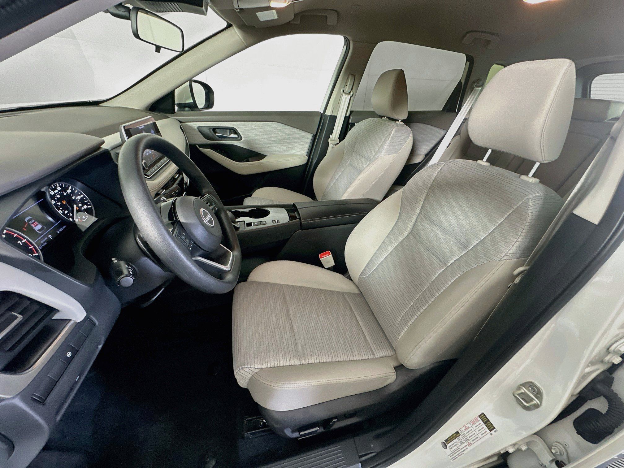 Used 2023 Nissan Rogue SV FWD image 13