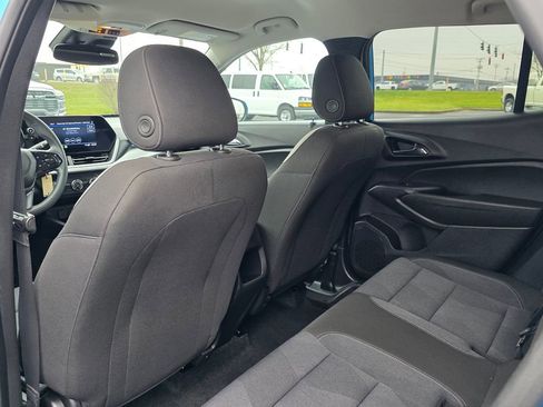 Used 2025 Chevrolet Trax LS image 30