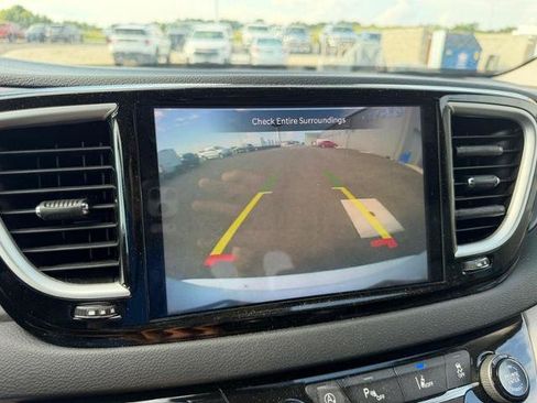 Used 2023 Chrysler Pacifica Touring-L FWD image 25