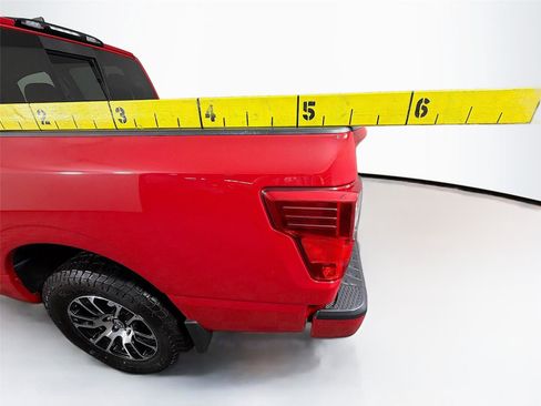 Used 2024 Nissan Titan SV image 33