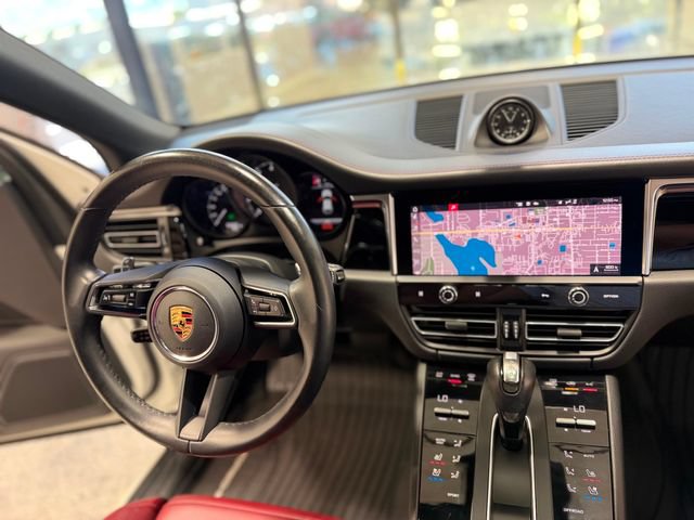 Used 2022 Porsche Macan AWD/4WD image 30