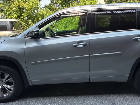 Used 2015 Toyota Highlander XLE AWD/4WD image 4