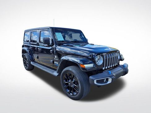 Used 2022 Jeep Wrangler Unlimited Sahara w/ Cold Weather Group AWD/4WD image 3
