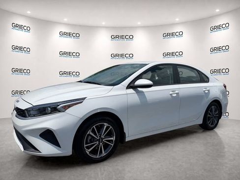 Used 2023 Kia Forte LXS FWD image 3