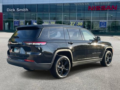 Used 2023 Jeep Grand Cherokee L Laredo image 6