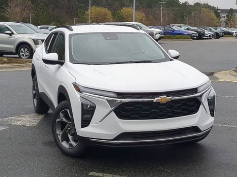 New 2026 Chevrolet Trax LT w/ Driver Confidence Package image 3