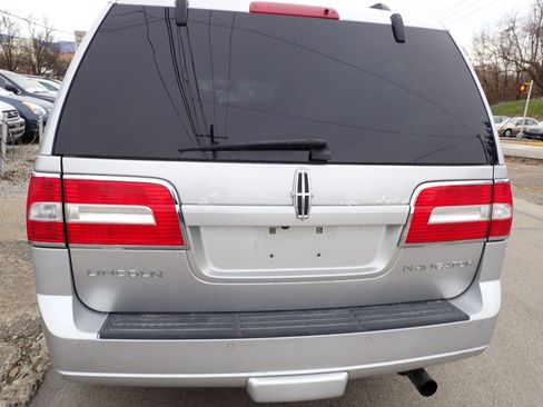 Used 2011 Lincoln Navigator 4WD image 14