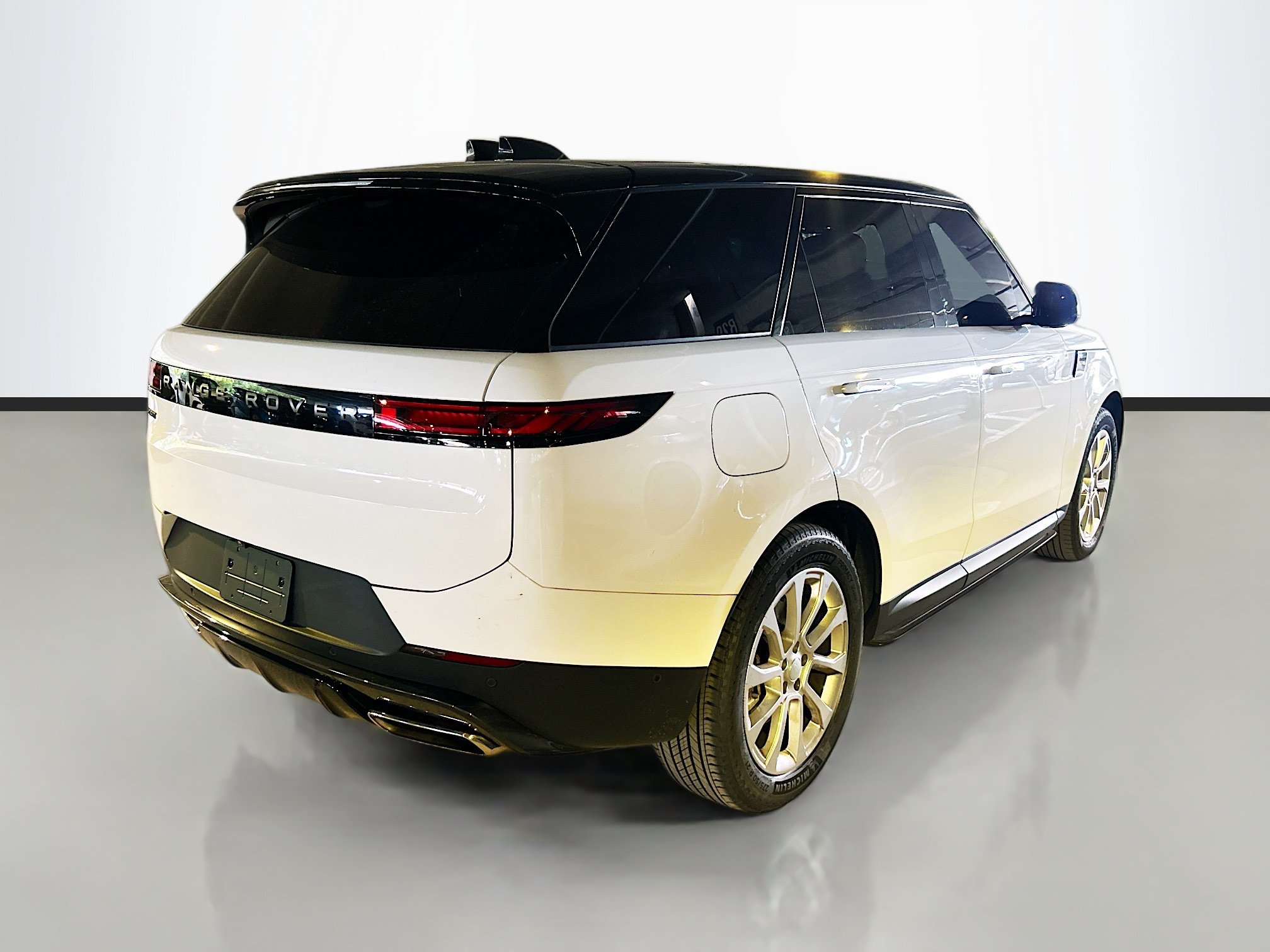 Used 2024 Land Rover Range Rover Sport SE AWD/4WD image 4