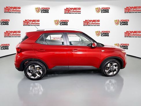 Used 2024 Hyundai Venue SEL FWD image 17