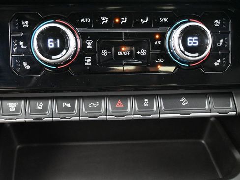 Used 2024 GMC Sierra 2500 AT4 w/ AT4 Premium Plus Package AWD/4WD image 15