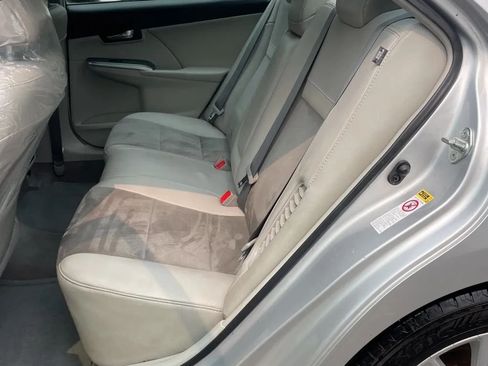 Used 2012 Toyota Camry XLE w/ Leather Pkg FWD image 4