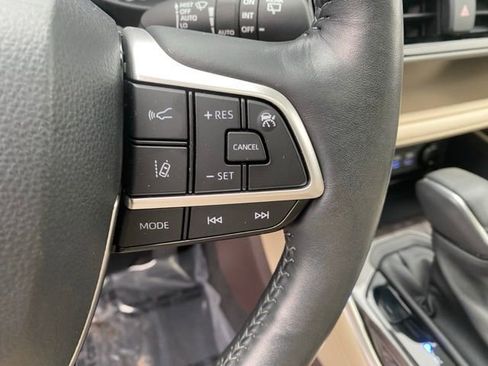 Certified 2022 Toyota Highlander Platinum image 26