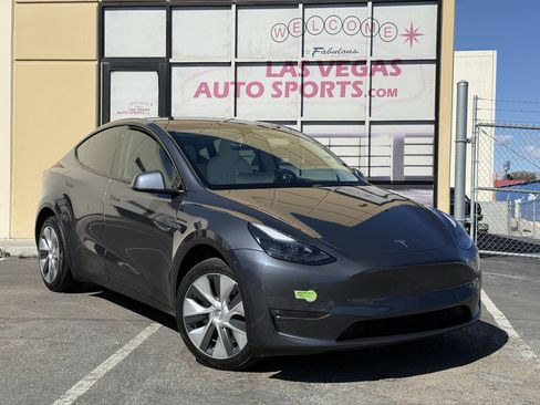 Used 2023 Tesla Model Y Long Range image 2