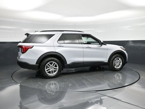 New 2026 Ford Explorer Active image 2