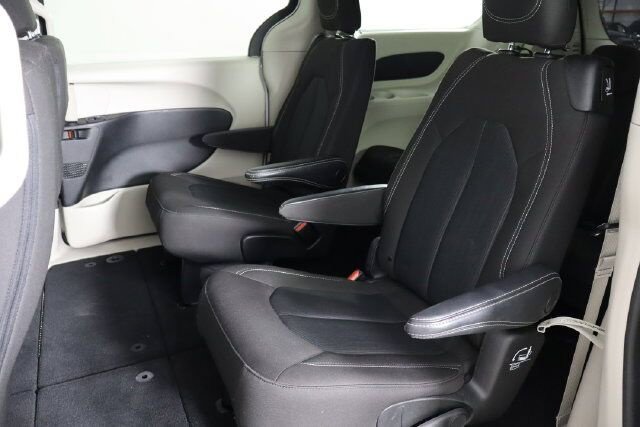 Used 2023 Chrysler Voyager LX FWD image 18