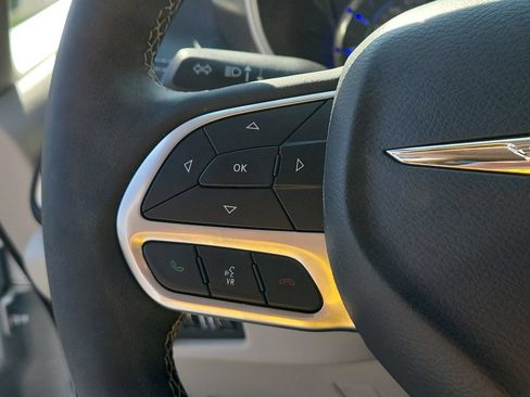 Certified 2024 Chrysler Pacifica Limited FWD image 24