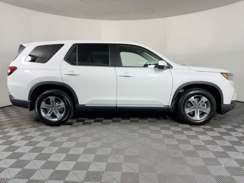 New 2025 Honda Pilot EX-L image 8