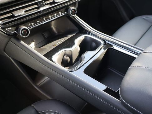 New 2026 Chevrolet Traverse LT w/ Midnight/Sport Edition image 24