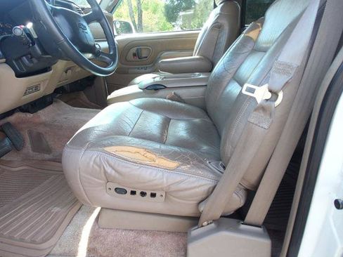 Used 1998 Chevrolet Tahoe 4WD w/ Preferred Equipment Group 3 image 12