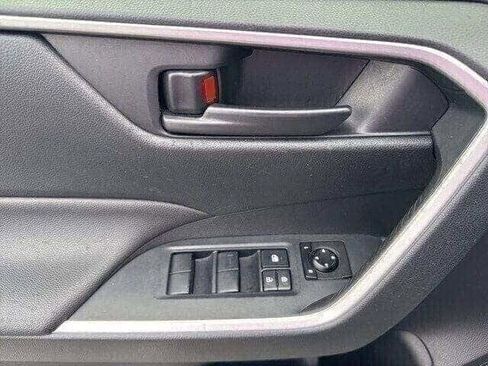 Used 2019 Toyota RAV4 LE image 23
